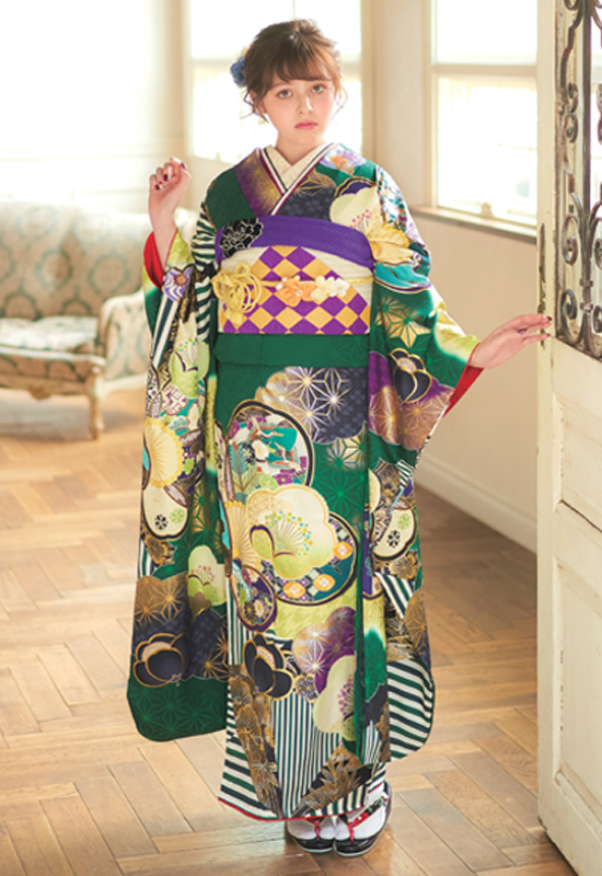 緑地にモダンな花や伝統柄