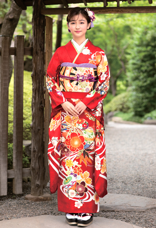 キレイを引き出す贅沢な赤。