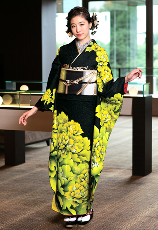 黒地に冴えた黄花のツートンが、鮮やか。