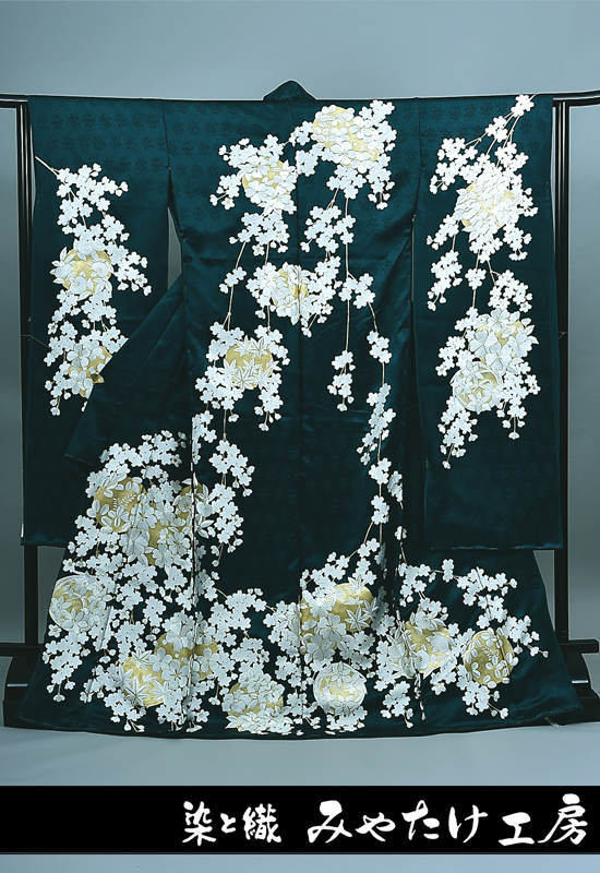 総刺繍の振袖｜四季花尽くし-深緑