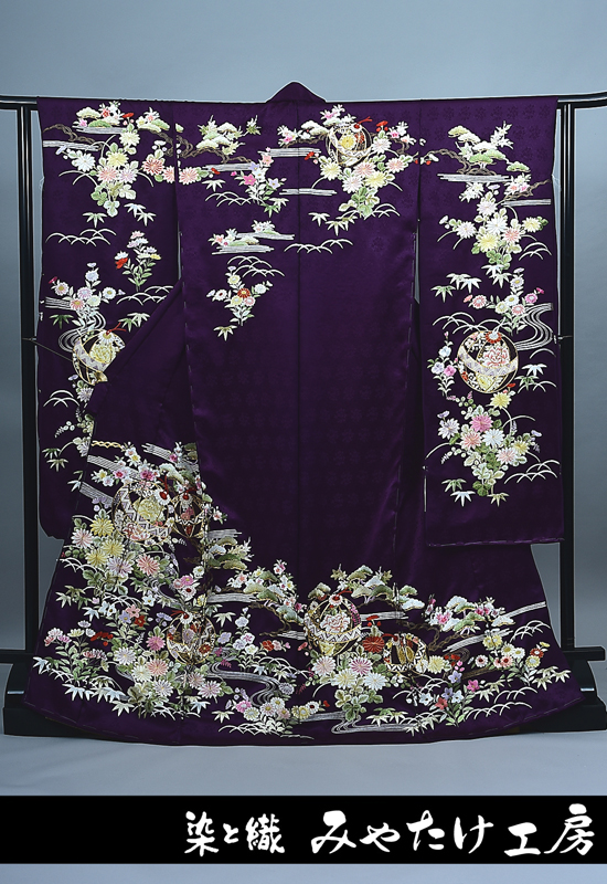 総刺繍の振袖｜御所解に鞠-古代紫