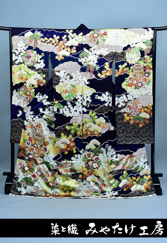 吉澤友禅の振袖｜雲取りに四季花と貝桶文様