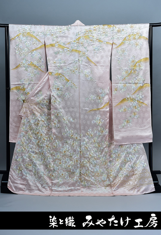 総刺繍の振袖｜流水に色彩桜-ピンク色