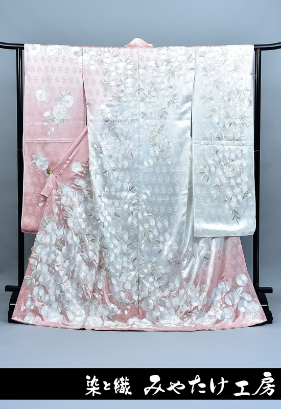 総刺繍の振袖｜八重桜-ピンク染分け
